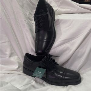 Clarks Black Leather Cap-Toe Derby Dress Shoes